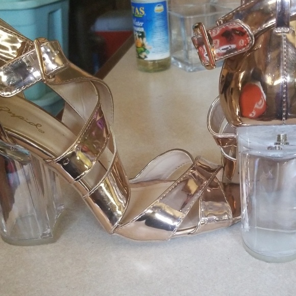 4 inch heel - Picture 2 of 3